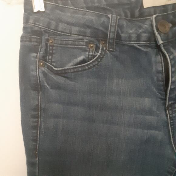 DKNY Women’s Jeans Size 6 Embroidered Back Pockets Whiskers Capris - Picture 2 of 9